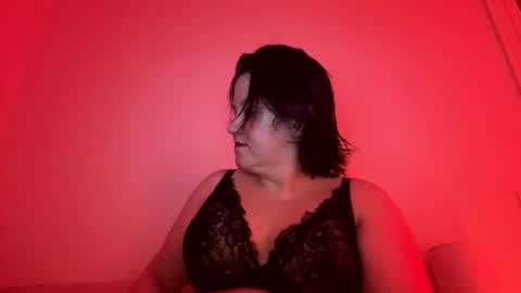 Snapshot of curvyflora chatting on 02.06.25 CurvyFlora online show from 02.06.25