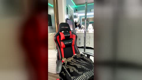 Snapshot of curvyfunlover chatting on 03.24.26 curvyfunlover online show from 03.24.26