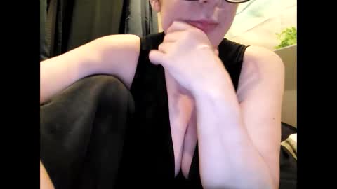 Snapshot of curvymomy69 chatting on 03.12.25 Milfmomma online show from 03.12.25