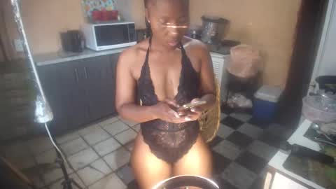 Snapshot of curvypear76x chatting on 10.25.25 curvypear76x online show from 10.25.25