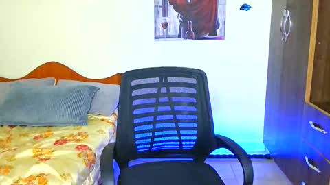 cute annah online show from 04.01.26