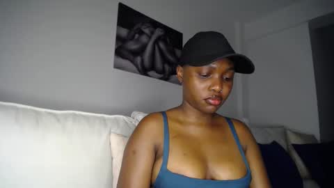 Snapshot of cute_ass18 chatting on 01.09.25 Liya online show from 01.09.25