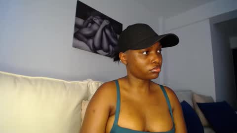 Snapshot of cute_ass18 chatting on 01.09.25 Liya online show from 01.09.25