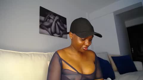 Snapshot of cute_ass18 chatting on 01.10.25 Liya online show from 01.10.25