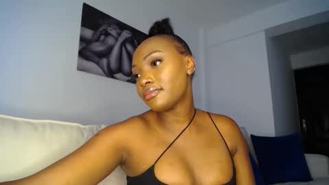 Snapshot of cute_ass18 chatting on 01.14.25 Liya online show from 01.14.25