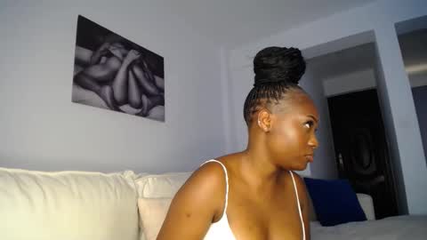 Snapshot of cute_ass18 chatting on 01.19.25 Liya online show from 01.19.25