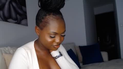 Snapshot of cute_ass18 chatting on 01.26.25 Liya online show from 01.26.25