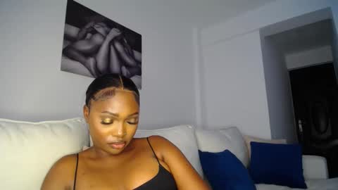 Snapshot of cute_ass18 chatting on 02.06.25 Liya online show from 02.06.25