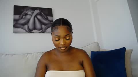 Snapshot of cute_ass18 chatting on 02.08.25 Liya online show from 02.08.25