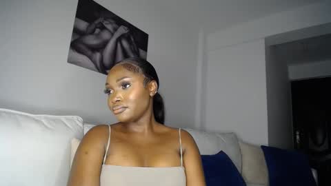 Snapshot of cute_ass18 chatting on 02.10.25 Liya online show from 02.10.25