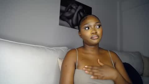 Snapshot of cute_ass18 chatting on 02.11.25 Liya online show from 02.11.25