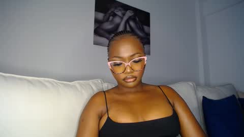 Snapshot of cute_ass18 chatting on 02.18.25 Liya online show from 02.18.25
