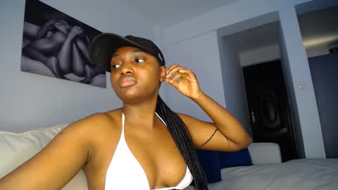 Snapshot of cute_ass18 chatting on 02.26.25 Liya online show from 02.26.25