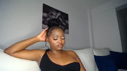 Snapshot of cute_ass18 chatting on 03.06.25 Liya online show from 03.06.25