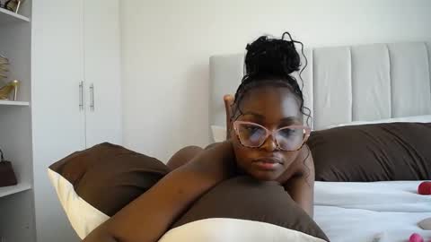 Snapshot of cute_ass18 chatting on 03.08.25 Liya online show from 03.08.25