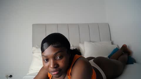 Snapshot of cute_ass18 chatting on 09.15.25 Liya online show from 09.15.25