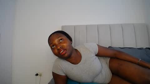 Snapshot of cute_ass18 chatting on 09.23.25 Liya online show from 09.23.25