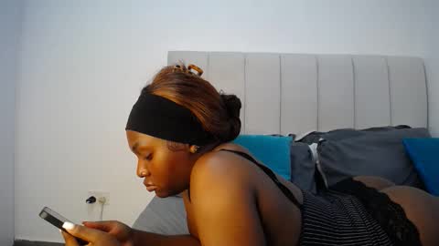 Snapshot of cute_ass18 chatting on 09.29.25 Liya online show from 09.29.25