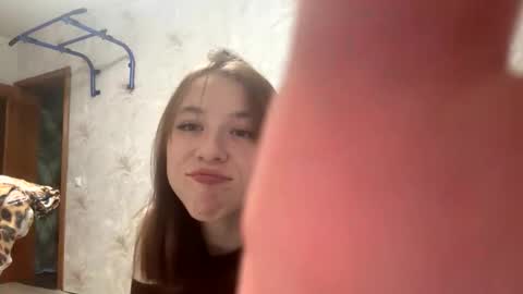 Snapshot of cute_beauty chatting on 09.24.25 Amanda online show from 09.24.25