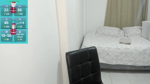 Snapshot of cute_brunett chatting on 12.20.24 Sara online show from 12.20.24