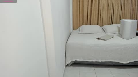 Snapshot of cute_brunett chatting on 01.01.25 Sara online show from 01.01.25