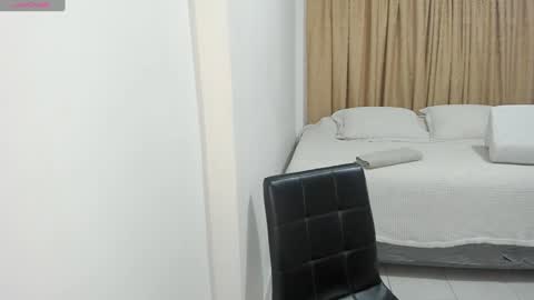 Snapshot of cute_brunett chatting on 01.08.25 Sara online show from 01.08.25