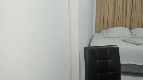 Snapshot of cute_brunett chatting on 01.10.25 Sara online show from 01.10.25