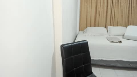 Snapshot of cute_brunett chatting on 01.11.25 Sara online show from 01.11.25