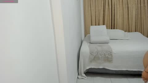 Snapshot of cute_brunett chatting on 01.18.25 Sara online show from 01.18.25