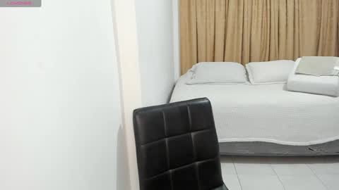 Snapshot of cute_brunett chatting on 02.04.25 Sara online show from 02.04.25