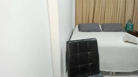 Snapshot of cute_brunett chatting on 02.14.25 Sara online show from 02.14.25