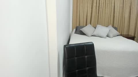 Snapshot of cute_brunett chatting on 02.25.25 Sara online show from 02.25.25