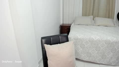 Snapshot of cute_brunett chatting on 09.14.25 Sara online show from 09.14.25