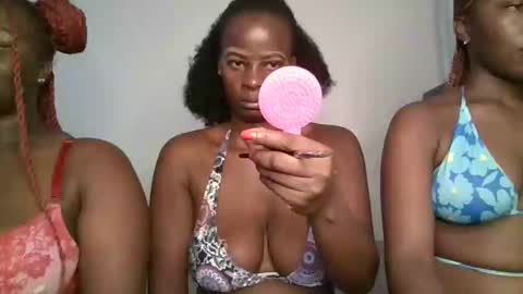 Snapshot of cute_daniellah chatting on 02.18.25 Danillah online show from 02.18.25