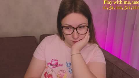 Everyday stream in the same time online show from 10.15.25