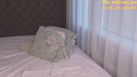 Everyday stream in the same time online show from 04.10.26