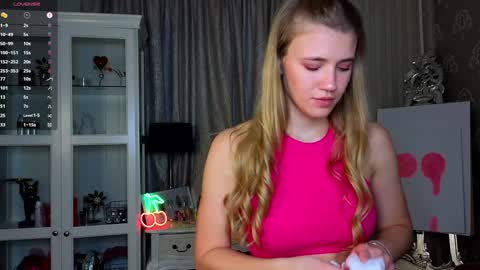 Snapshot of cute_fox_girl chatting on 11.30.25 Anne online show from 11.30.25