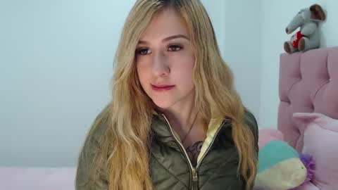 Snapshot of cute_isaa chatting on 02.02.25 Isabella online show from 02.02.25