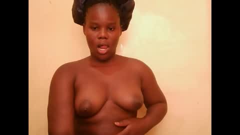 Snapshot of cute_latifah chatting on 02.18.26 cute_latifah online show from 02.18.26