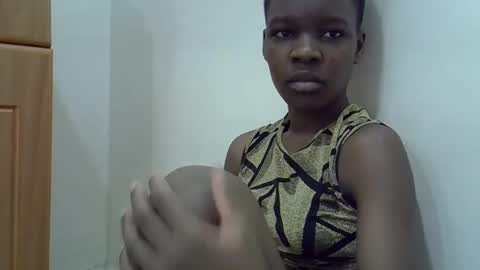 Snapshot of cute_marion chatting on 01.22.25 cute_marion online show from 01.22.25