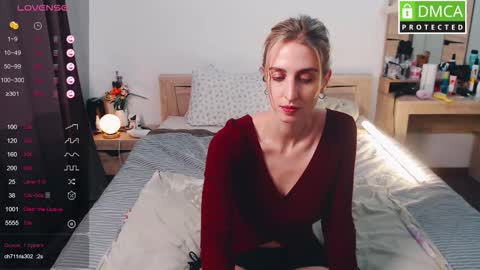 Snapshot of cute_milana chatting on 10.17.25 Milana online show from 10.17.25