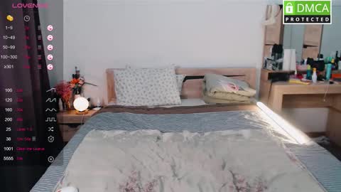 Snapshot of cute_milana chatting on 10.21.25 Milana online show from 10.21.25