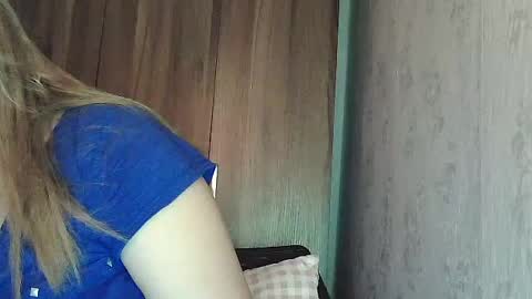 Snapshot of cute_slut09 chatting on 06.18.26 Mimi online show from 06.18.26