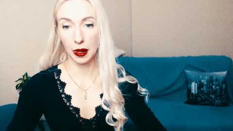 cute_smile_shy online show from 01.16.25