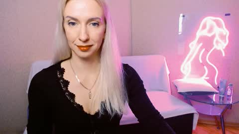 cute_smile_shy online show from 11.20.25