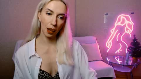 cute_smile_shy online show from 12.13.25