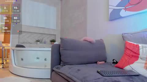 Snapshot of cute_sweetmontt chatting on 11.23.25 katalinda montt online show from 11.23.25