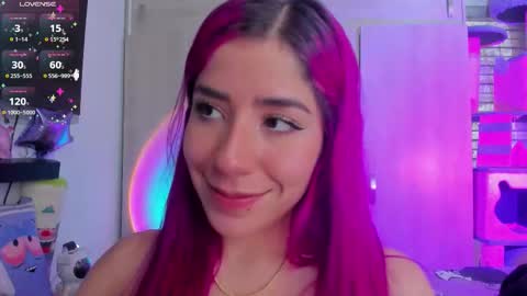 Snapshot of cute_sweetmontt chatting on 12.14.25 katalinda montt online show from 12.14.25