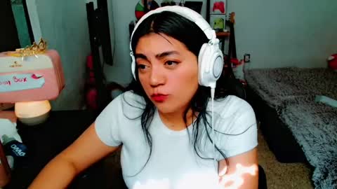 Snapshot of cuteambervi chatting on 01.23.25 Princess Amber online show from 01.23.25