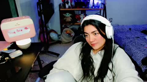 Snapshot of cuteambervi chatting on 01.28.25 Princess Amber online show from 01.28.25